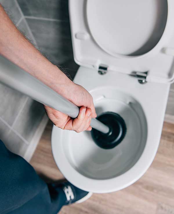 Comment déboucher une toilette bouchée - PLOMBIER SOS Bruxelles